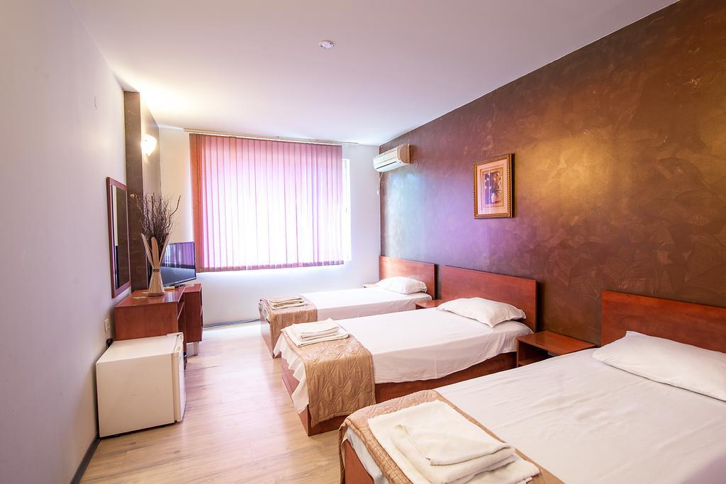 Hotel Zara Rooms สตาราซาโกรา ภายนอก รูปภาพ